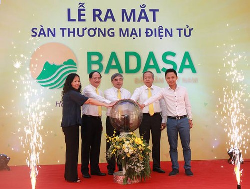 Vietnam launches first online trading floor for local products