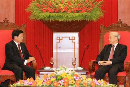 Sekjen Nguyen Phu Trong dan PM Nguyen Tan Dung menerima Deputi PM, Menlu Laos Thongloun Sisoulith - ảnh 1