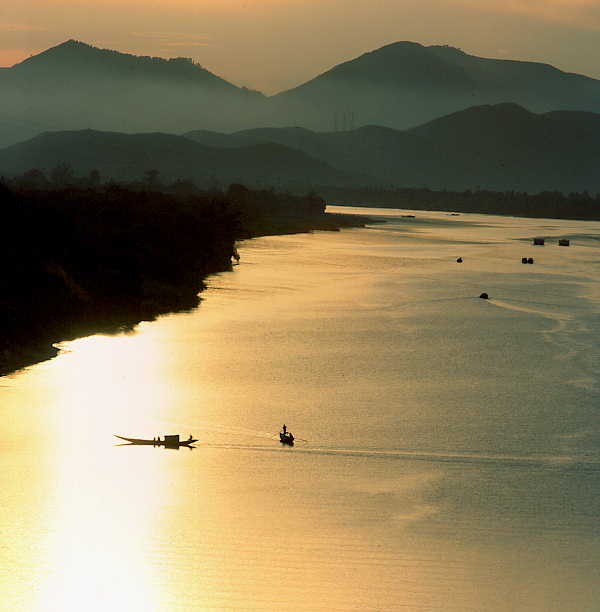 Sungai Huong Gunung Ngu Keindahan Pemandangan Alam Daerah Hue Eksotis