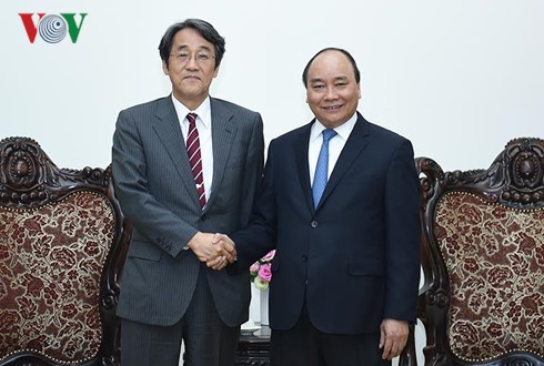 PM Vietnam,Nguyen Xuan Phuc menerima Dubes Jepang, Kunia Umeda - ảnh 1