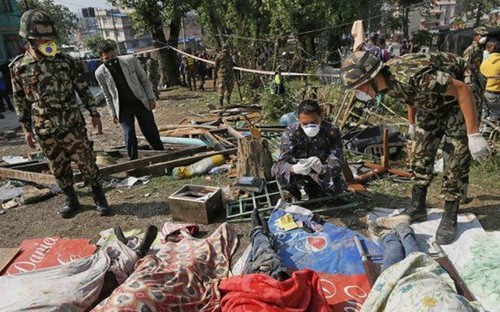 ネパール大地震 死者増加、首都が3メートル移動 - ảnh 1
