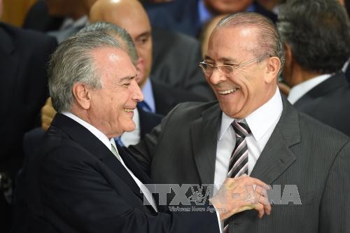 記者をアルゼンチン大統領と勘違い、ブラジル大統領代行 - ảnh 1