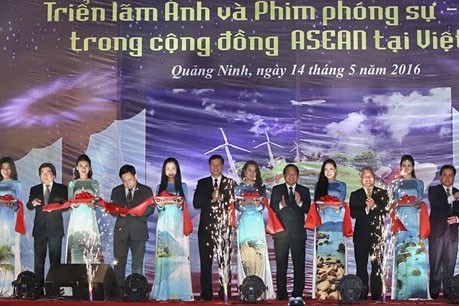 ASEAN共同体の写真展・ドキュメンタリー映画際 開幕 - ảnh 1