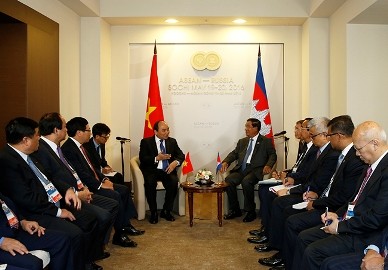 フック首相、ASEAN緒国の指導者らと会合 - ảnh 1