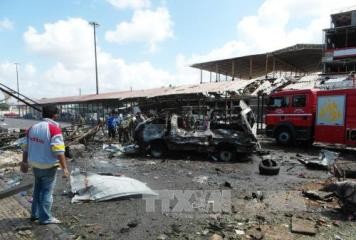 シリアで連続爆弾テロ 140人以上死亡 - ảnh 1