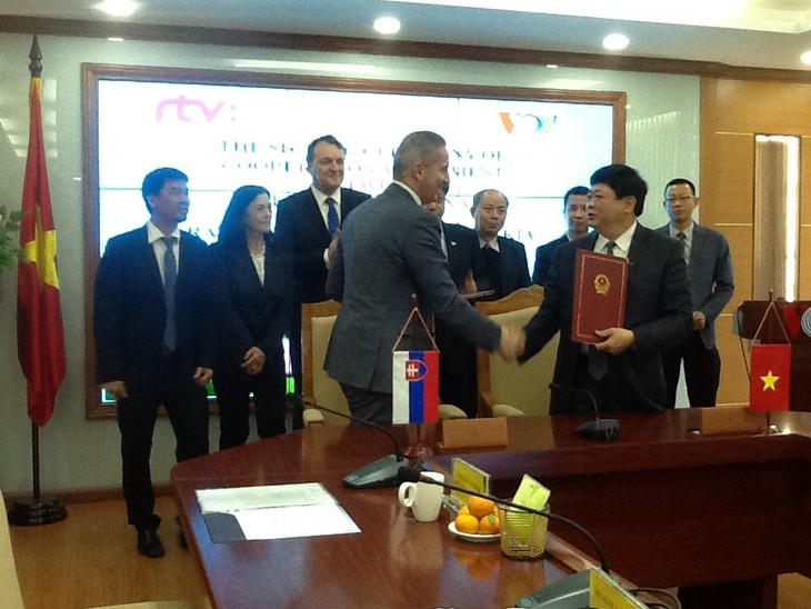 Vietnam, Slovakia sign radio cooperative deal - ảnh 3