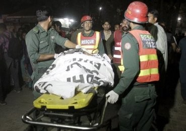 パキスタンでテロ、65人死亡イスラム過激派が犯行声明 - ảnh 1