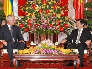 Le Président vietnamien reçoit le ministre ukranien de la Défense - ảnh 1