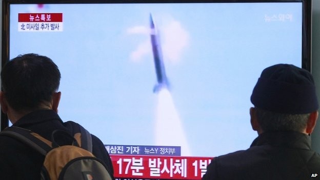 DPRK launches 16 short-range missiles - ảnh 1