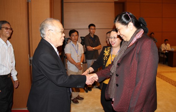 Vize-Parlamentspräsidentin Phong trifft Abgeordnetendelegation aus Dong Nai - ảnh 1