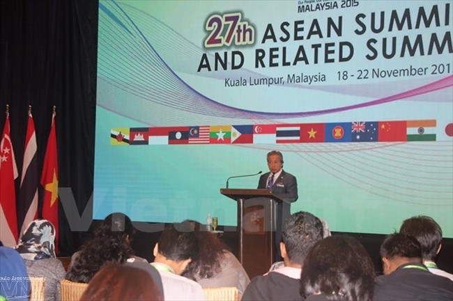 Verabschiedung wichtiger Dokumente auf dem 27. ASEAN-Gipfeltreffen - ảnh 1