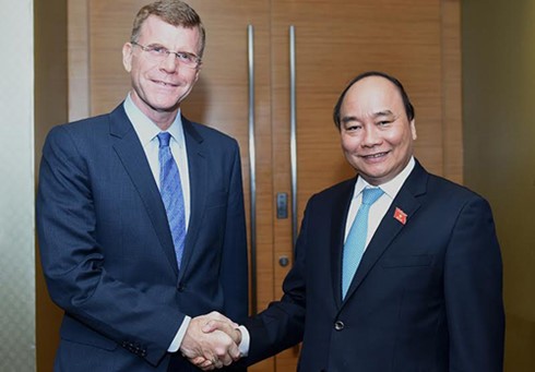 Premierminister Nguyen Xuan Phuc empfängt den ADB-Vize-Präsidenten - ảnh 1