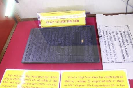 Pameran naskah acuan cetak dari kayu dinasti Nguyen tentang kedaulatan Vietnam terhadap dua kepulauan Hoang Sa dan Truong Sa - ảnh 1