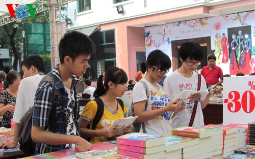 Khai mạc Hội sách mùa thu và nhiều hoạt động chào mừng kỷ niệm 60 năm ngày Giải phóng Thủ đô - ảnh 1