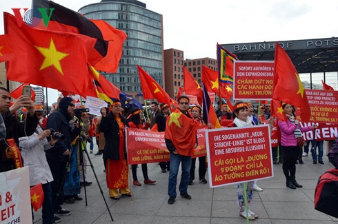 biểu tình tại berlin phản đối trung quốc quân sự hóa biển đông hình 0 bieu tinh tai berlin phan doi trung quoc quan su hoa bien dong hinh 0