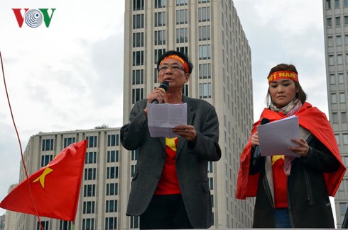 biểu tình tại berlin phản đối trung quốc quân sự hóa biển đông hình 1 bieu tinh tai berlin phan doi trung quoc quan su hoa bien dong hinh 1