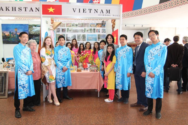 Festival Quốc tế về ngôn ngữ và văn hóa tại Ucraina - ảnh 1