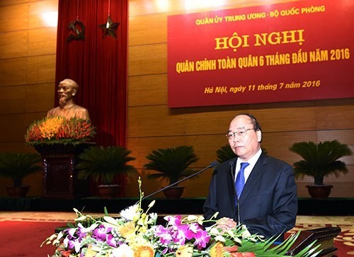 Thủ tướng Nguyễn Xuân Phúc dự Hội nghị Quân chính toàn quân 6 tháng đầu năm 2016 - ảnh 1