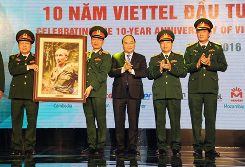 Thủ tướng Nguyễn Xuân Phúc: Viettel đã tạo ra một mẫu hình tăng trưởng mới cho Việt Nam - ảnh 1