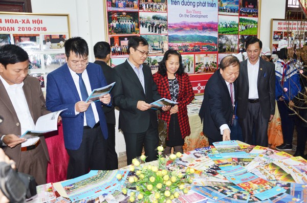 2017年丁酉春节特刊展:全面反映国家经济社会发展成就 - ảnh 1