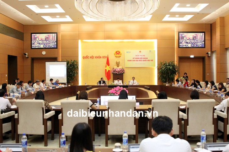 เวิร์คช็อปเกี่ยวกับทักษะทางด้านการต่างประเทศให้แก่ผู้แทนรัฐสภารุ่นใหม่ - ảnh 1