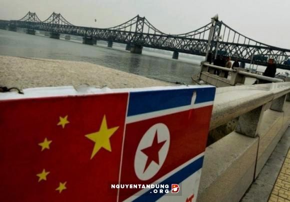 China prohíbe algunas mercancías en transacciones comerciales con Corea del Norte - ảnh 1