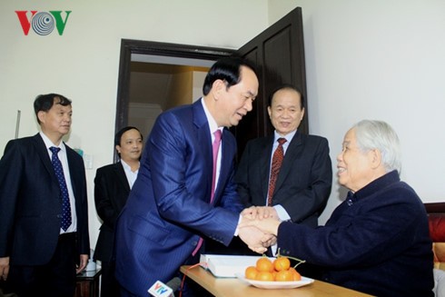 Presidente vietnamita felicita al ex secretario general del Partido por su centenario - ảnh 1