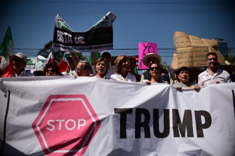 Mexicanos protestan contra la construcción del muro de Donald Trump - ảnh 1