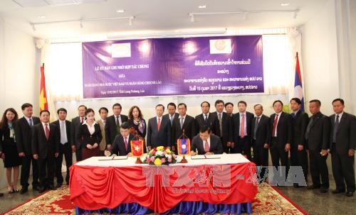 Robustecen relaciones bancarias Vietnam-Laos - ảnh 1
