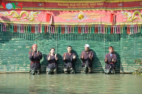 La aldea Dao Thuc y su original arte de las marionetas de agua - ảnh 1