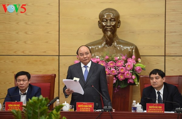 Instan a provincia centro vietnamita a dinamizar su economía y mejorar la vida ciudadana - ảnh 1