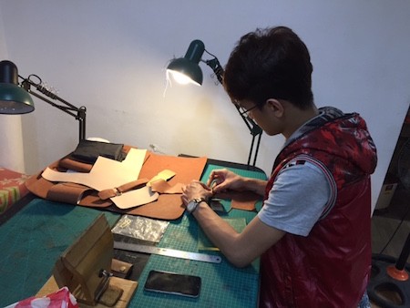 Fábrica de productos de cuero para los jóvenes de Hanoi - ảnh 1