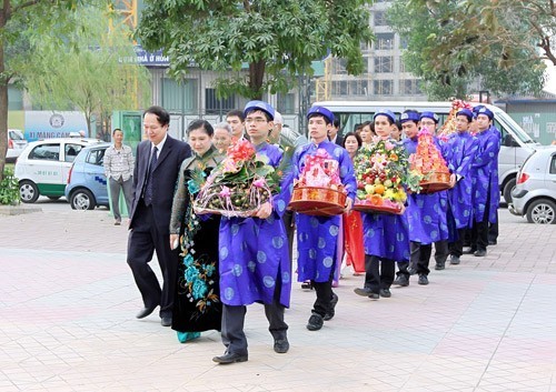 Penjelasan tentang adat istiadat pernikahan di masyarakat Vietnam - ảnh 2