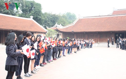 Kaisar dan Permaisuri Jepang melakukan kunjungan Kenegaraan di Vietnam - ảnh 11
