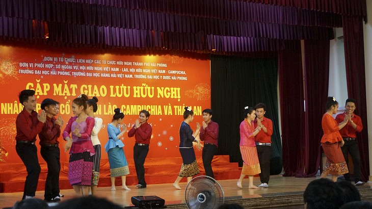 Memperkenalkan sepintas lintas tentang para mahasiswa Laos yang belajar di Vietnam - ảnh 1