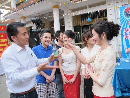 Memperkenalkan sepintas lintas tentang para mahasiswa Laos yang belajar di Vietnam - ảnh 1