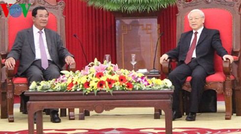 Ketua CPP, Samdech Hun Sen: Berupaya memperkokoh, mengembangkan solidaritas persahabatan tradisional dan kerjasama komprehensif Vietnam-Kamboja - ảnh 1