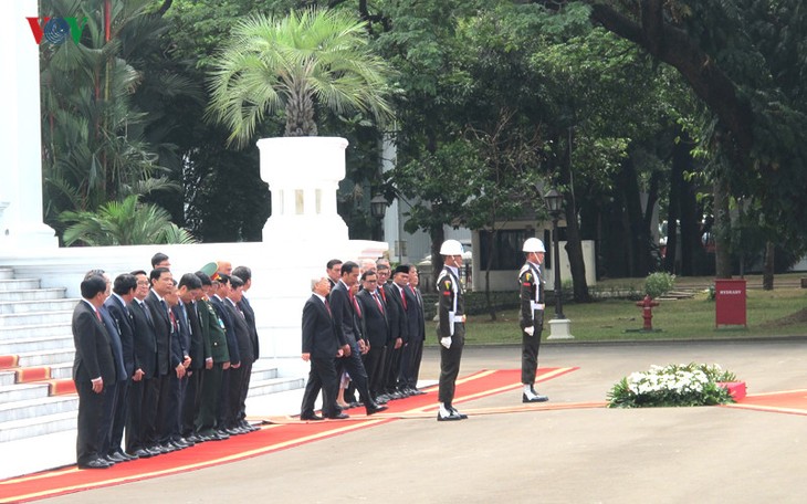 Presiden Indonesia, Joko Widodo memimpin upacara penyambutan resmi untuk Sekjen Nguyen Phu Trong - ảnh 3