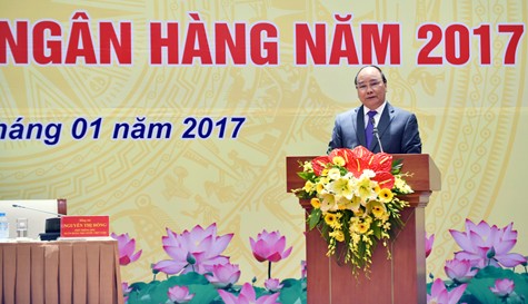 阮春福:力争为企业下调贷款利率和费用 - ảnh 1