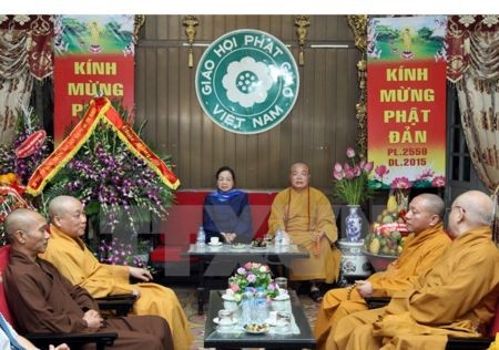 Trưởng Ban Dân vận Trung ương Hà Thị Khiết chúc mừng Giáo hội Phật giáo Việt Nam mùa Phật đản 2015 - ảnh 1