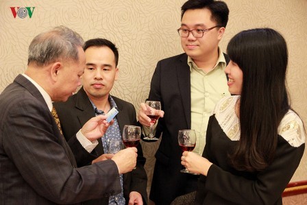 Bà con người Việt tại Đài Loan vui