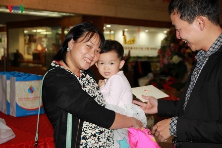 Bà con người Việt tại Đài Loan vui