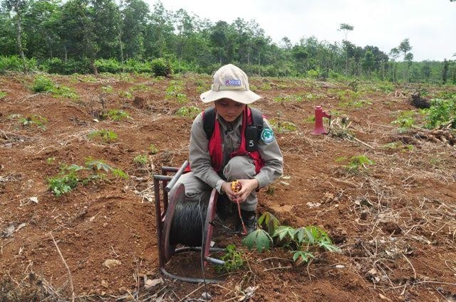 เรื่องราวเกี่ยวกับสตรีในหน่วยเก็บกู้กับระเบิดและวัตถุระเบิดที่หลงเหลือหลังสงคราม - ảnh 2