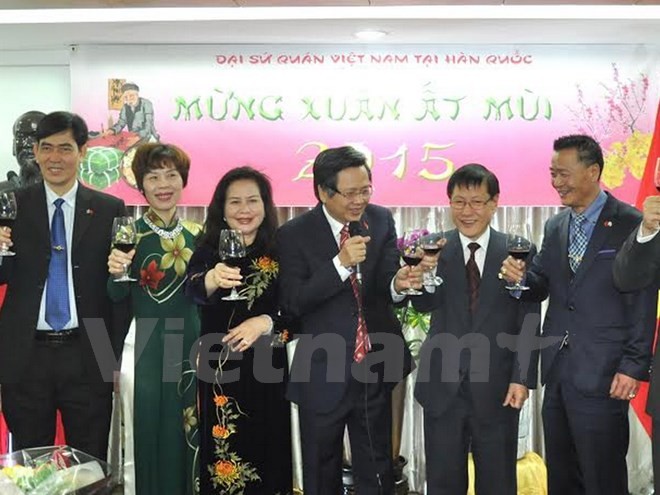 Vietnamese communities abroad celebrate traditional lunar New Year - ảnh 1
