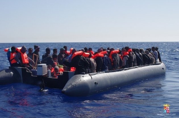 Migrant crisis: Significant drop in Mediterranean migrant deaths - ảnh 1