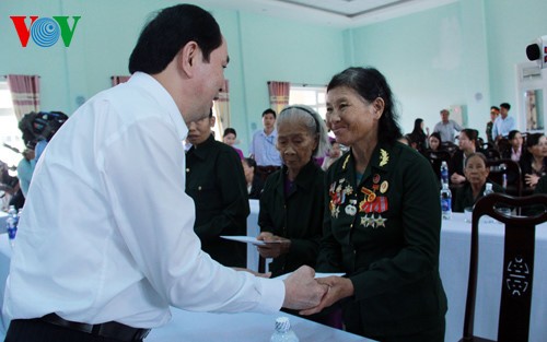 Các địa phương tổ chức nhiều hoạt động tri ân những người có công với cách mạng - ảnh 1