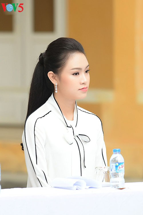 Người đẹp Truyền thông Ngọc Vân về trường cũ kêu gọi gây quỹ ‘Vì Trường Sa’ - ảnh 2