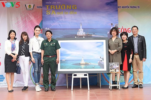 Người đẹp Truyền thông Ngọc Vân về trường cũ kêu gọi gây quỹ ‘Vì Trường Sa’ - ảnh 5