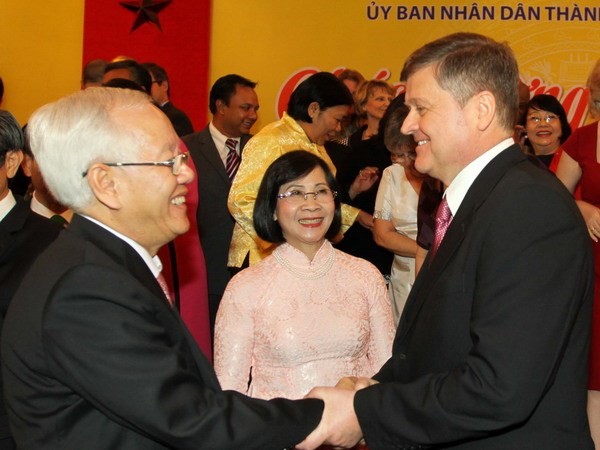Ho Chi Minh City authorities meet foreign organizations - ảnh 1