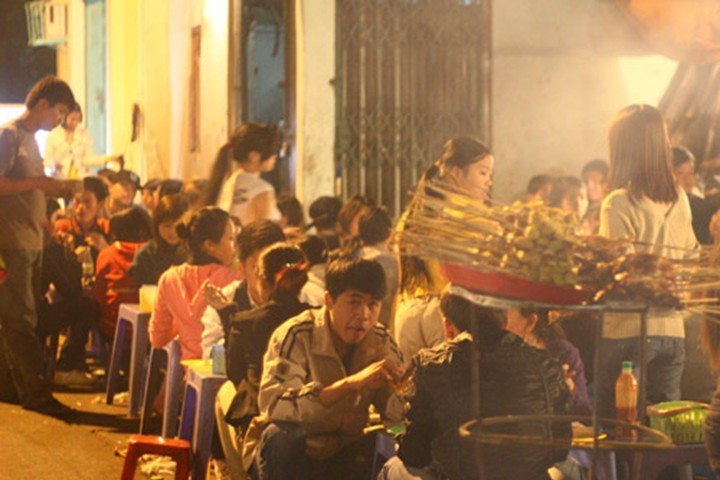 Foreigners experience Hanoi’s life and culture - ảnh 3
